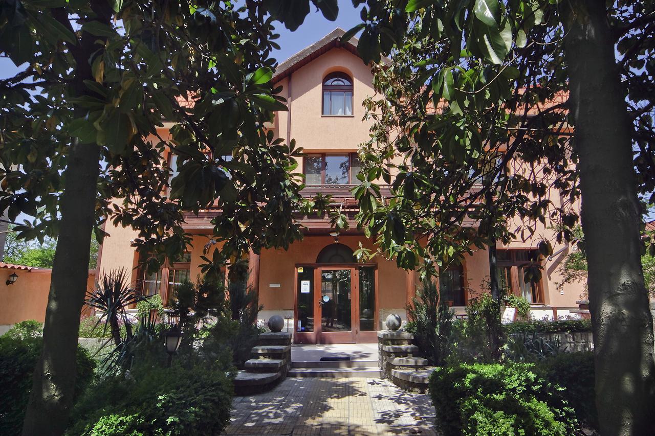 Anita House Hotel Perushtitsa Ngoại thất bức ảnh