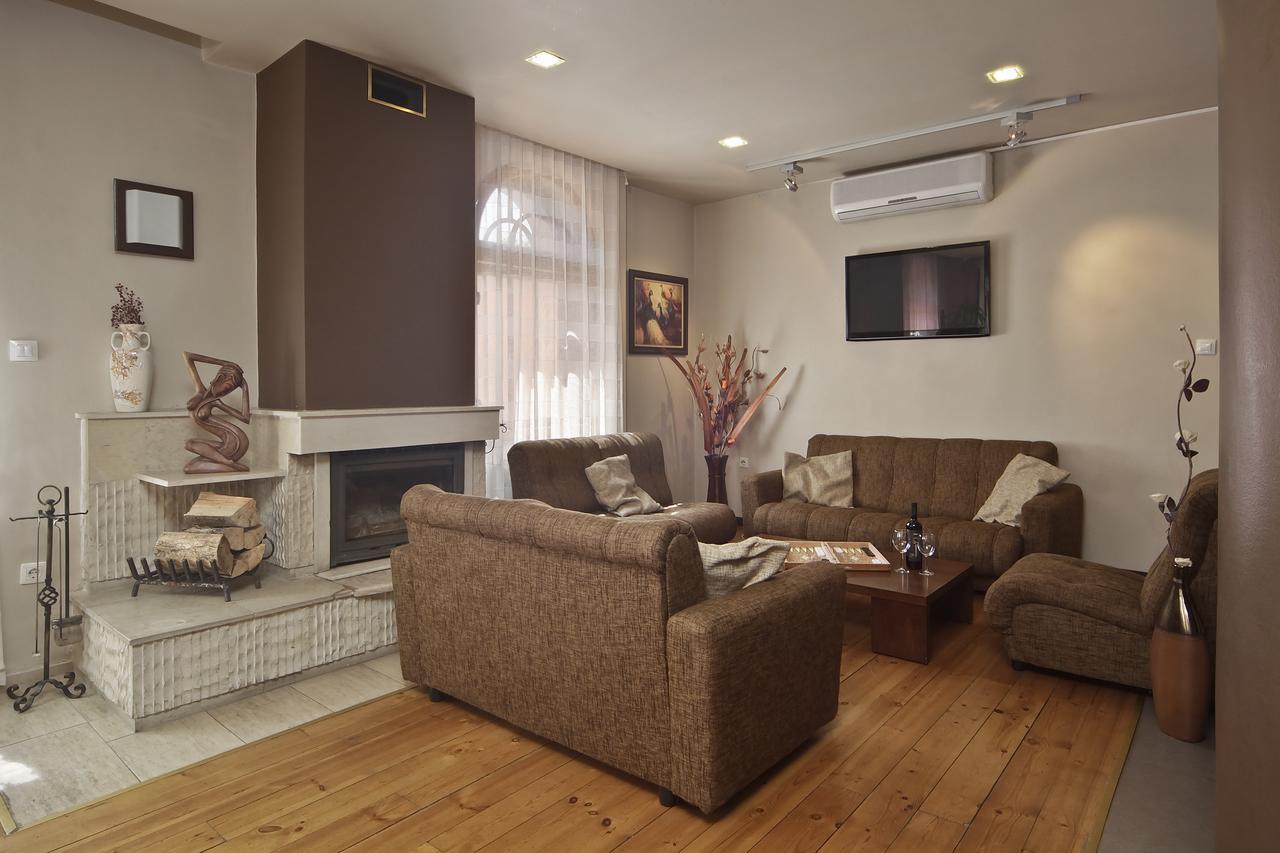 Anita House Hotel Perushtitsa Ngoại thất bức ảnh