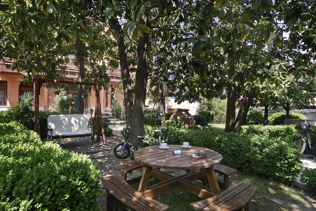 Anita House Hotel Perushtitsa Ngoại thất bức ảnh