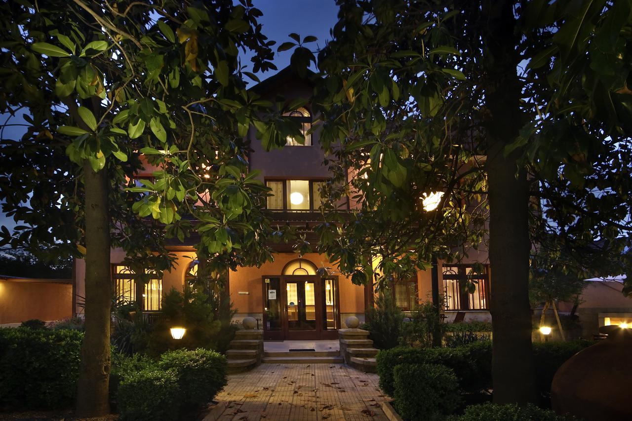 Anita House Hotel Perushtitsa Ngoại thất bức ảnh